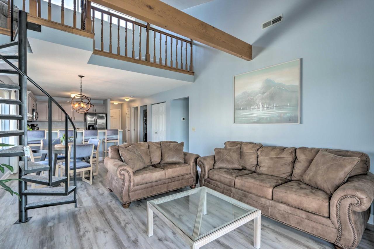 Sunny Osage Beach With Balcony And Lakefront View Bagian luar foto