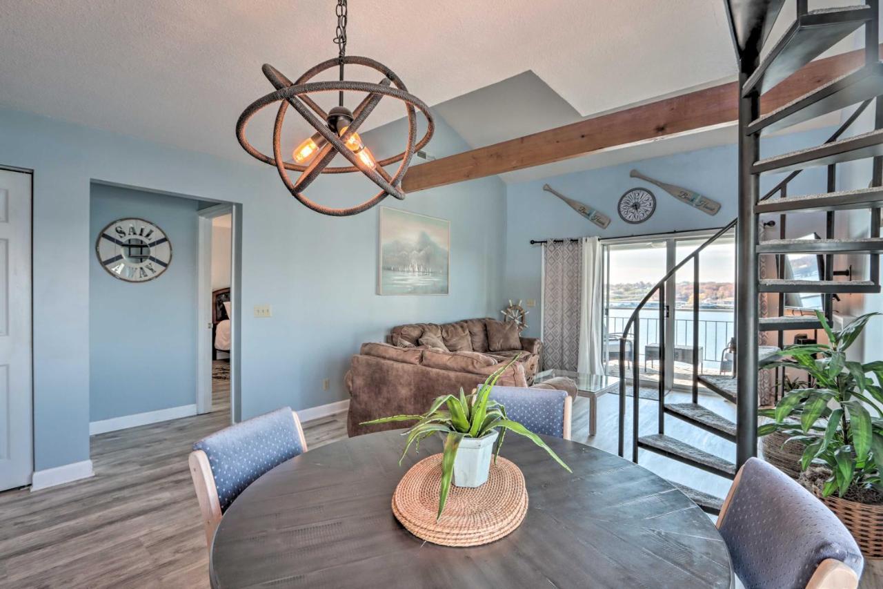 Sunny Osage Beach With Balcony And Lakefront View Bagian luar foto